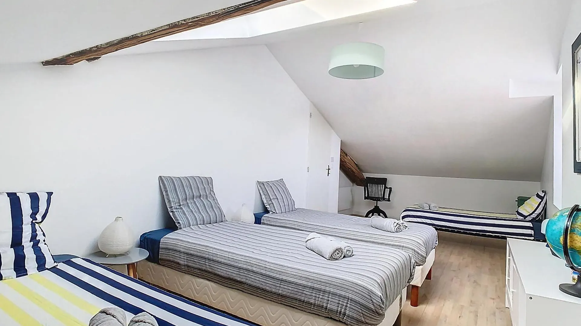 1 2 3 Soleil, Piscine, Lac, 5 Chambres, 12 Pers Paladru Франция